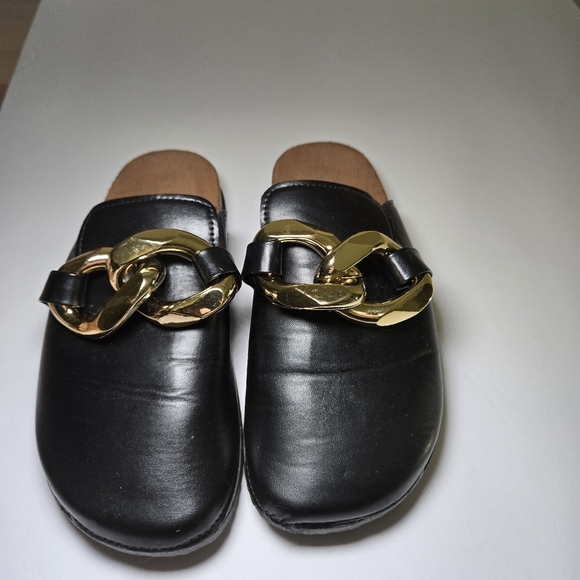 Elegant Black Mules with Gold Chain Accent Size 6 - Picture 8 of 11